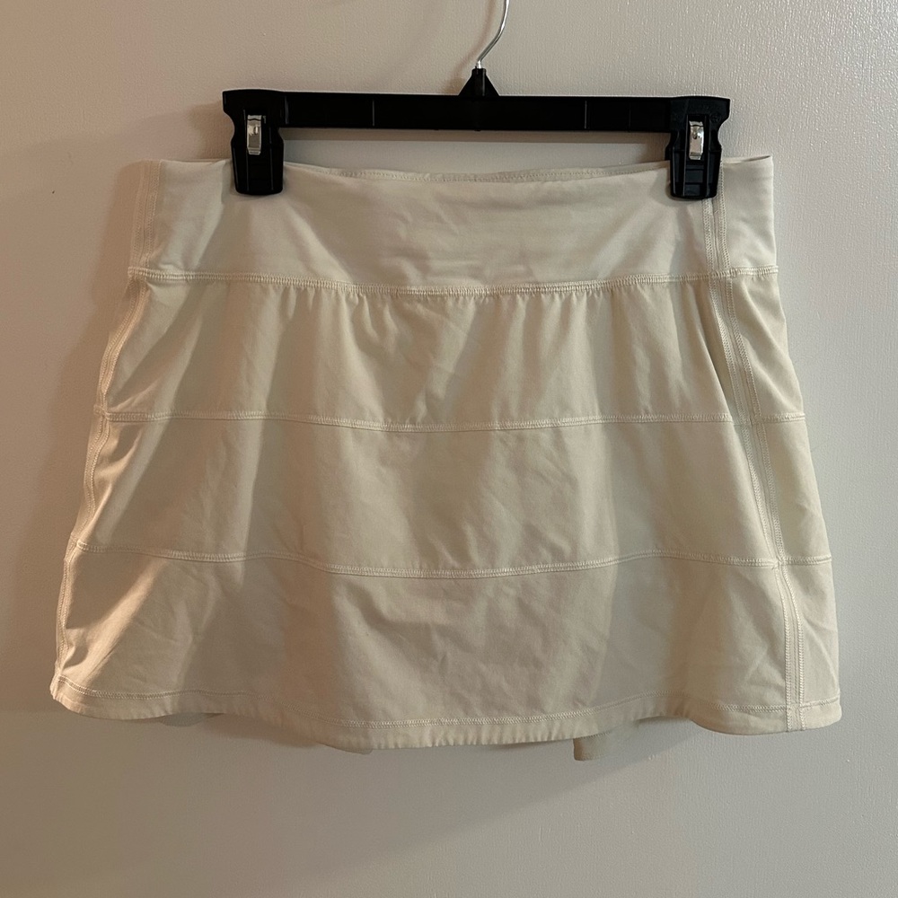 Lululemon Pace Rival Mid-Rise Skort Size 8. Off white color